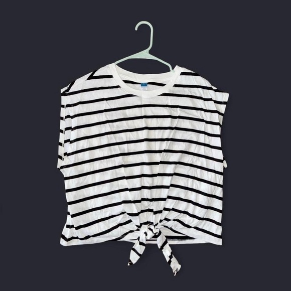 Old Navy Black and White Tie Front Boxy T-Shirt - Picture 1 of 3